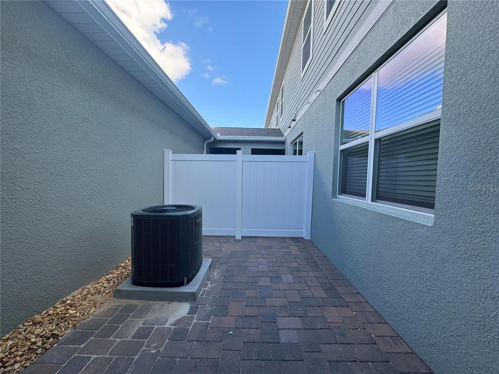 16333 Hamlin Hills Road Winter Garden, FL 34787 - Photo 15 of 35 a view of a livingroom with an empty space