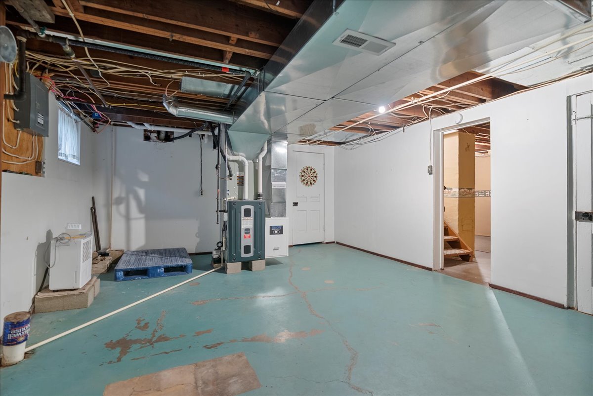 112 East Jefferson Street Dana, IL 61321 - Photo 30 of 40 a view of a room with gym equipment