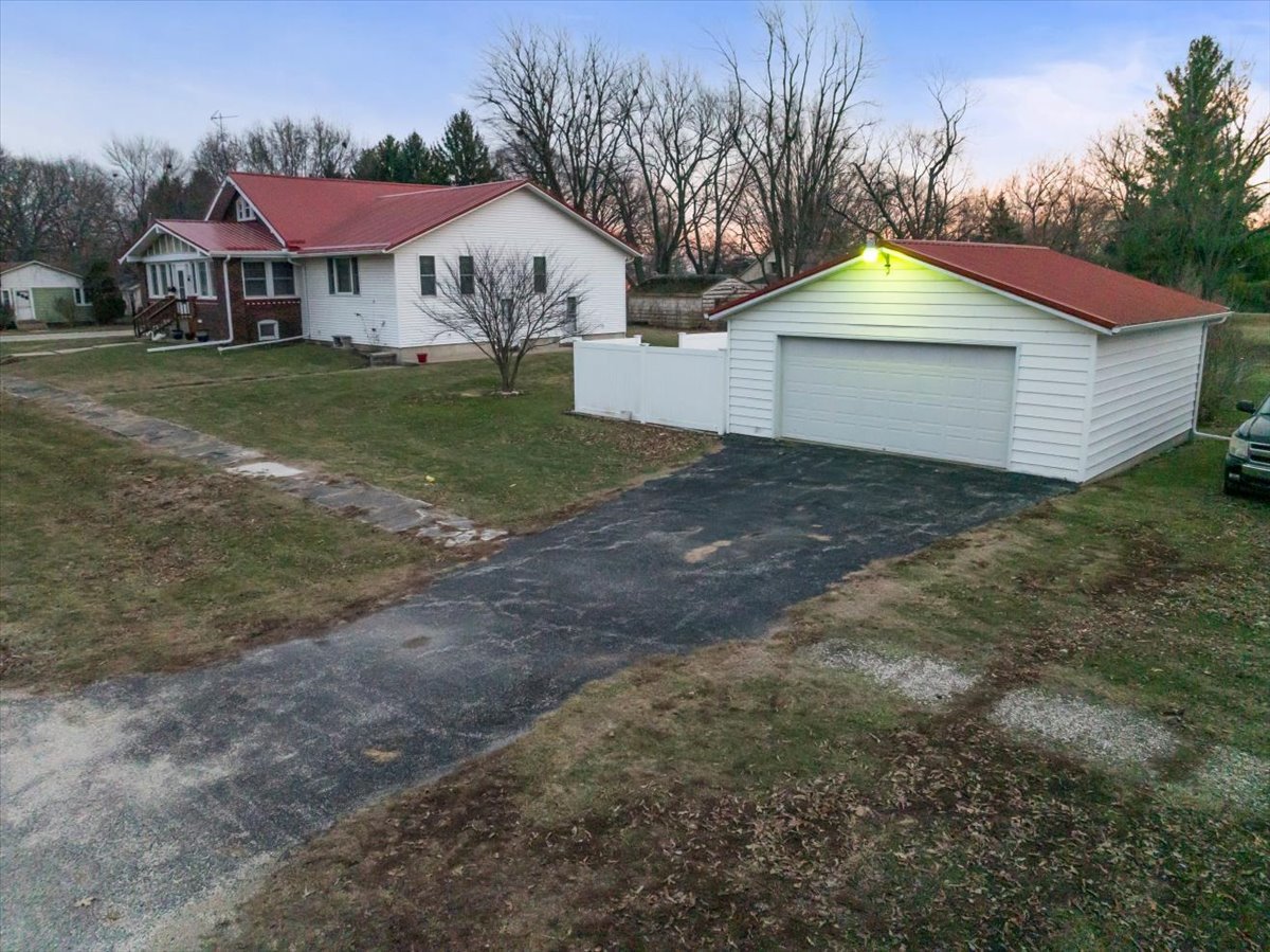 112 East Jefferson Street Dana, IL 61321 - Photo 7 of 40 a view of house with outdoor space