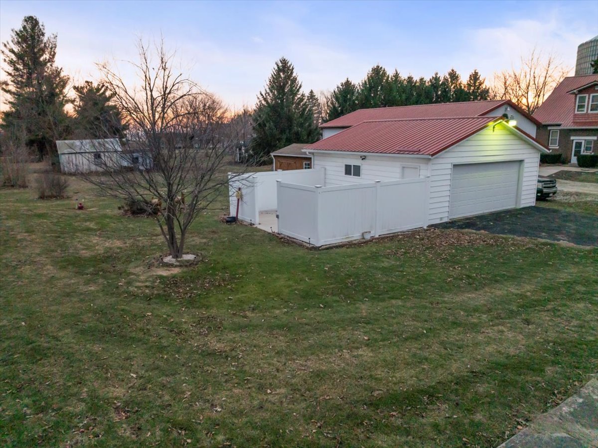 112 East Jefferson Street Dana, IL 61321 - Photo 8 of 40 a view of a house with a yard