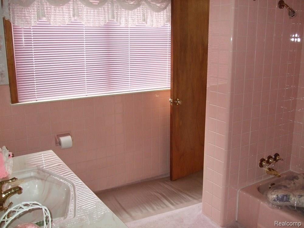 9625 Reeck Road Allen Park, MI 48101 - Photo 28 of 37