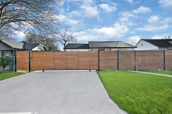 a view of a backyard of the house