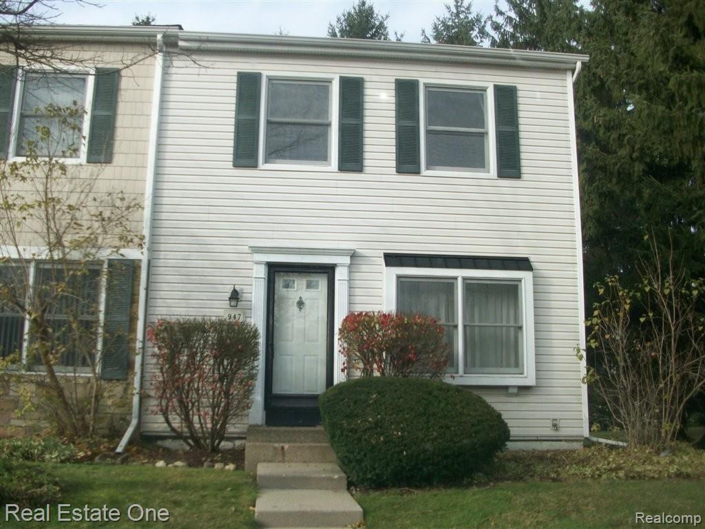 947 Medford Court Rochester, MI 48307 - Photo 1 of 11 corner unit