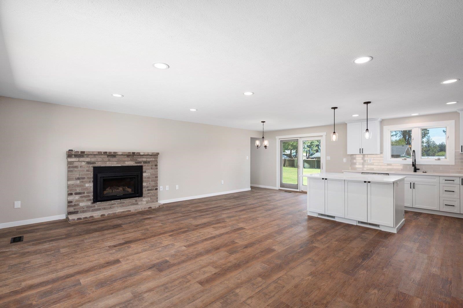 11908 North Ruby Road Spokane, WA 99218 - Photo 2 of 23