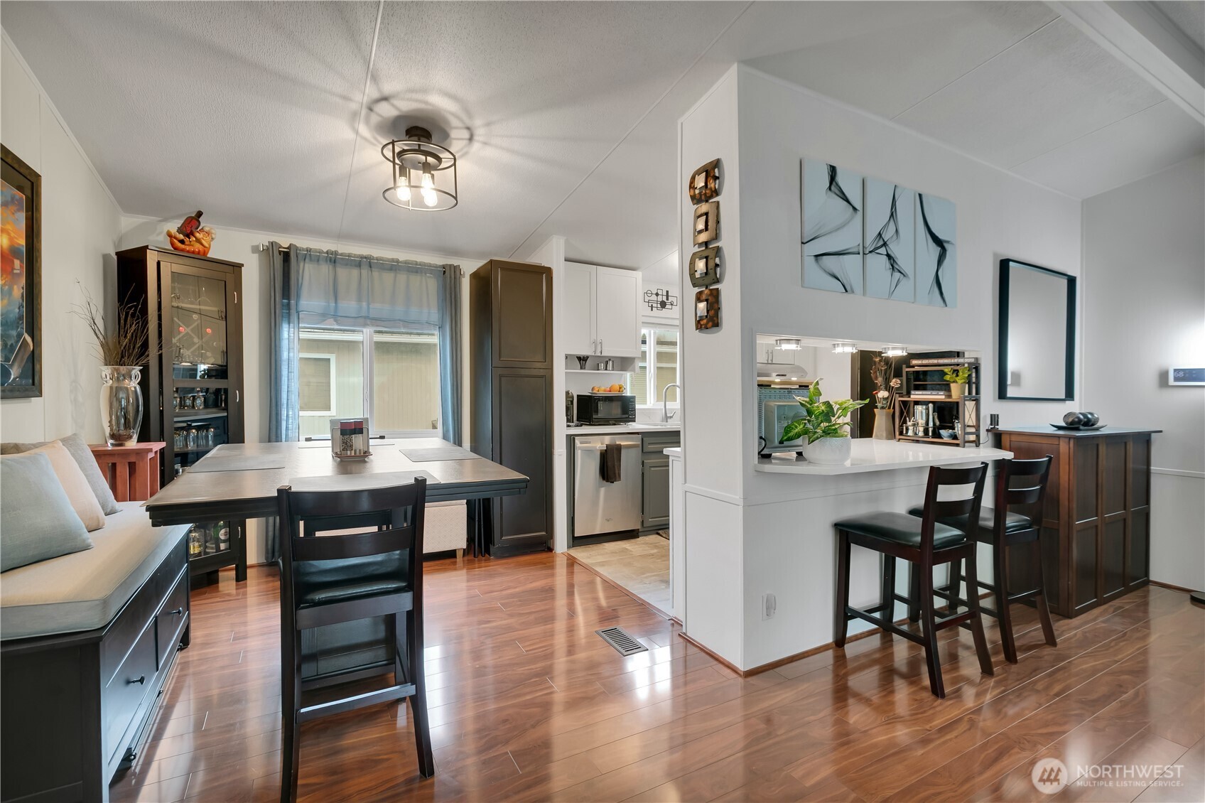 15271 Oak Drive Renton, WA 98058 - Photo 11 of 36