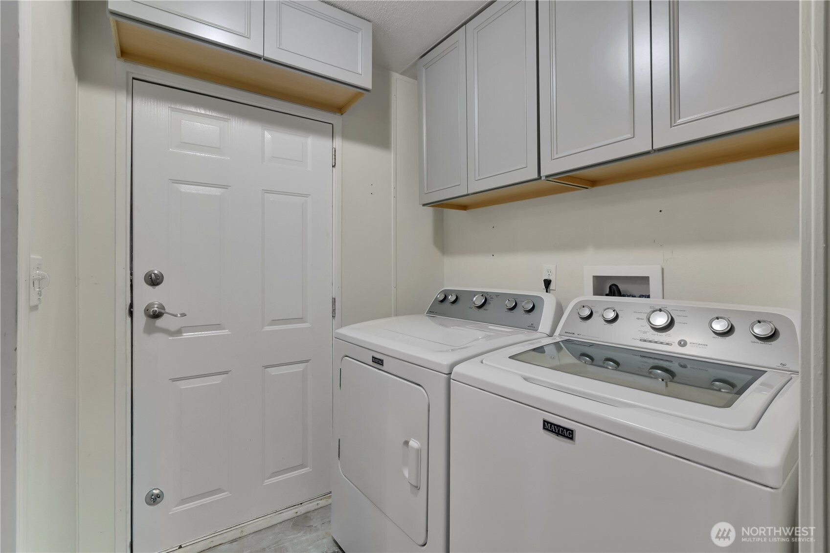 15271 Oak Drive Renton, WA 98058 - Photo 14 of 36