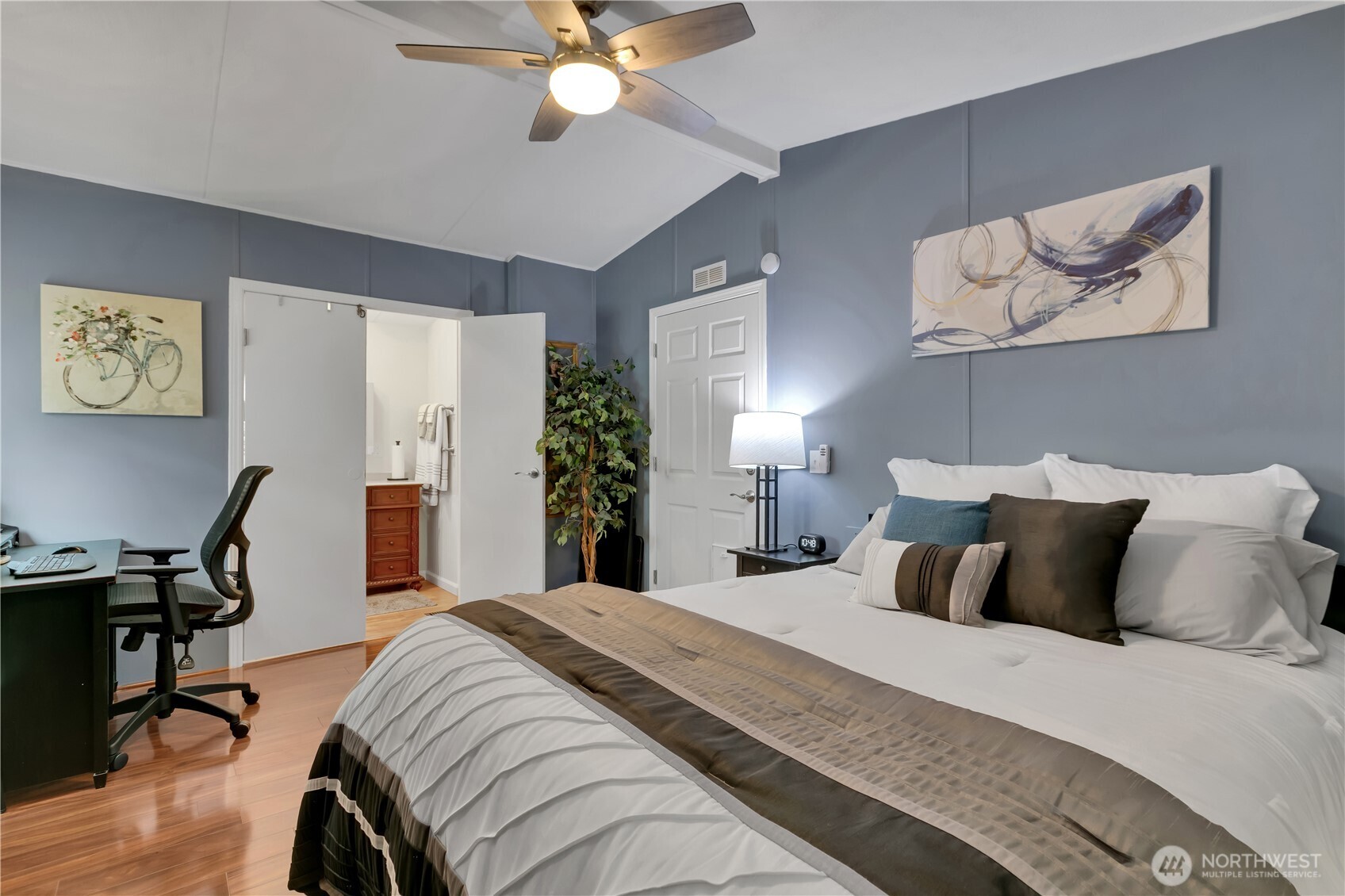 15271 Oak Drive Renton, WA 98058 - Photo 15 of 36