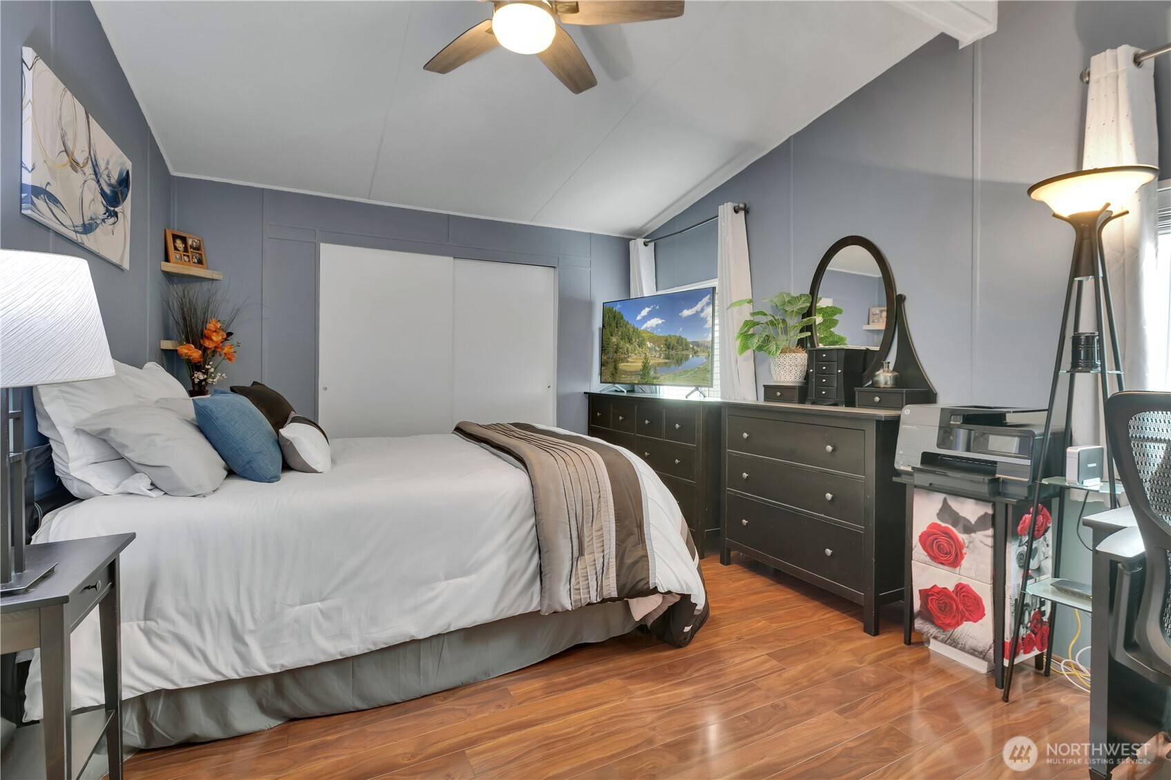 15271 Oak Drive Renton, WA 98058 - Photo 16 of 36