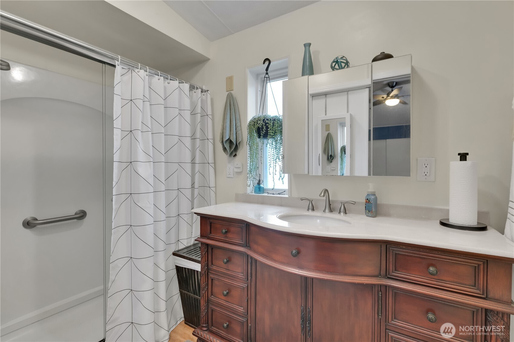 15271 Oak Drive Renton, WA 98058 - Photo 17 of 36