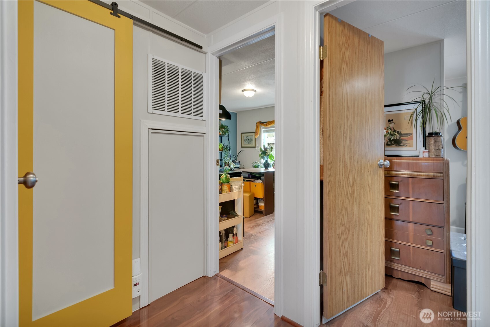 15271 Oak Drive Renton, WA 98058 - Photo 18 of 36