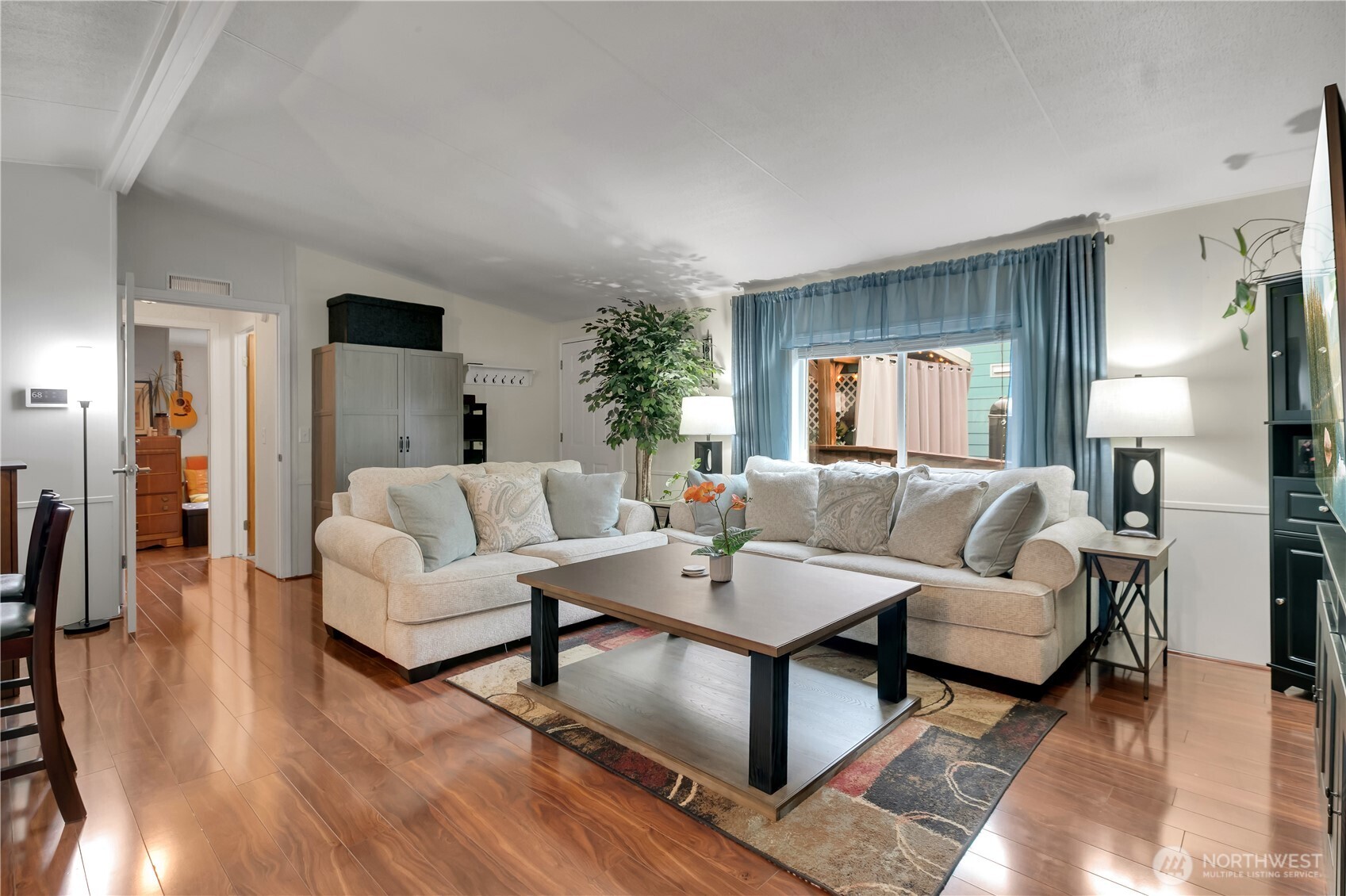 15271 Oak Drive Renton, WA 98058 - Photo 3 of 36