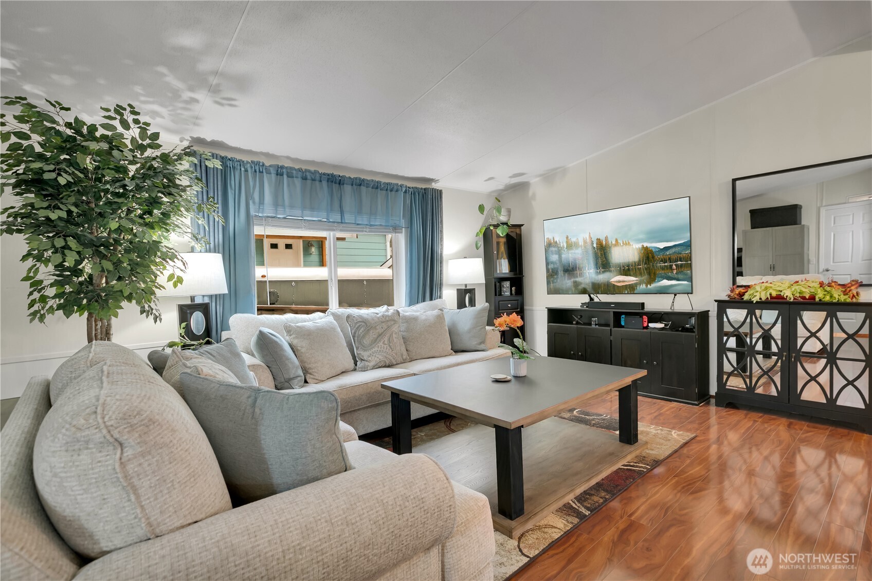 15271 Oak Drive Renton, WA 98058 - Photo 4 of 36