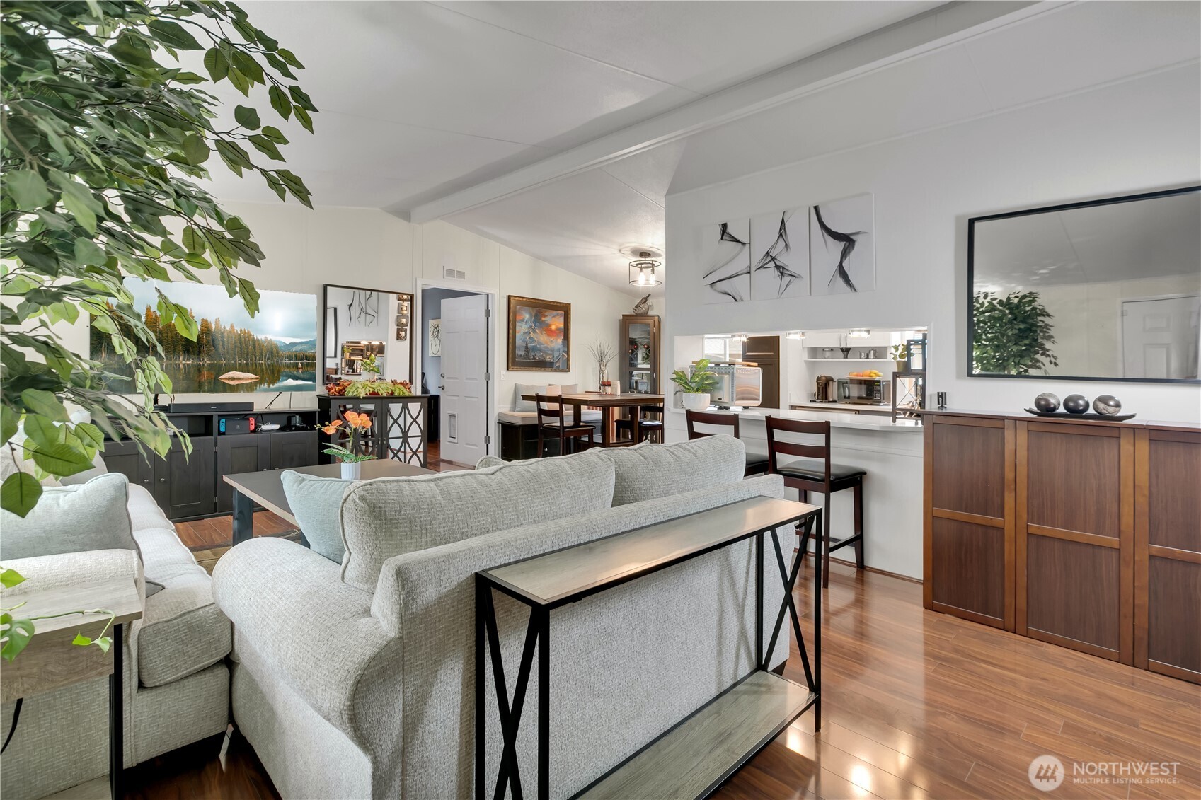 15271 Oak Drive Renton, WA 98058 - Photo 5 of 36