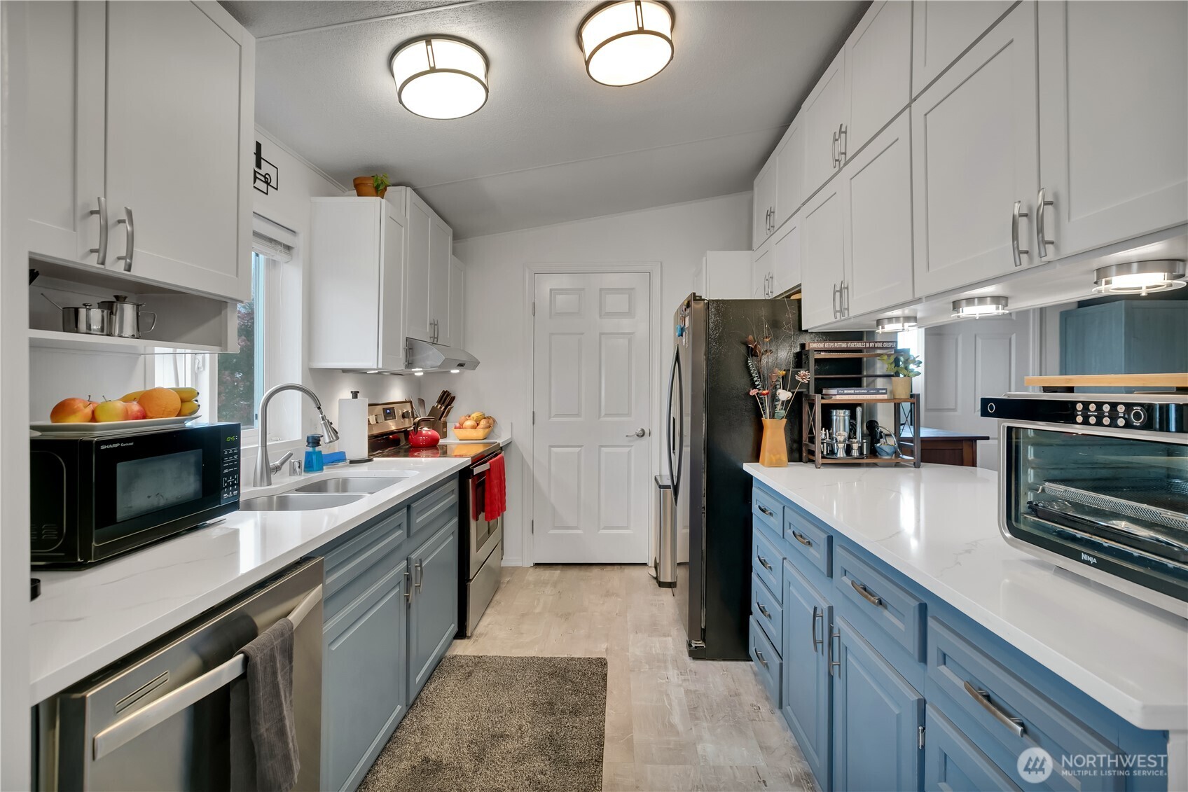 15271 Oak Drive Renton, WA 98058 - Photo 9 of 36