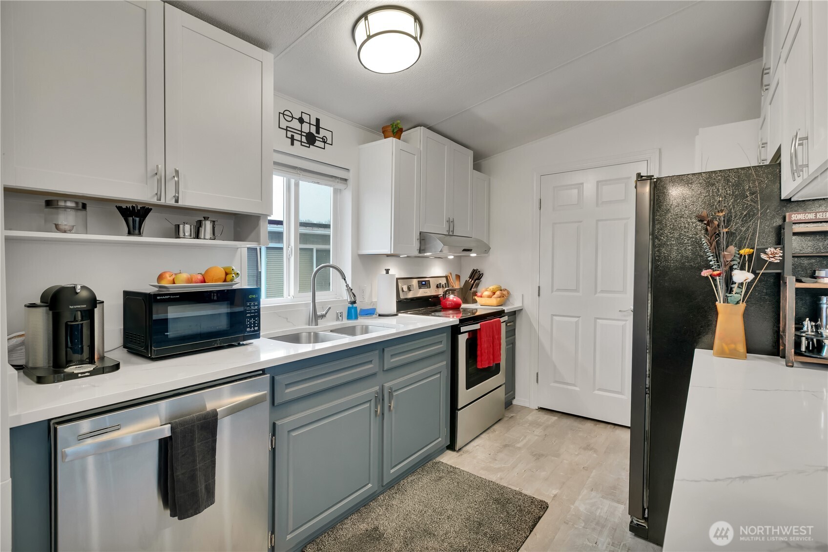 15271 Oak Drive Renton, WA 98058 - Photo 10 of 36