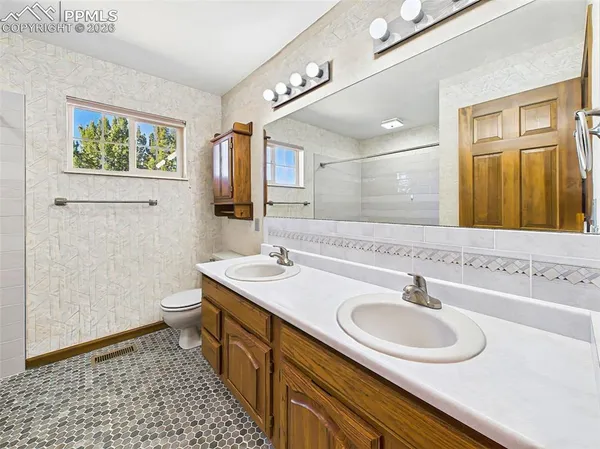 $700,000 | 611 Q Street, Penrose, CO 81240