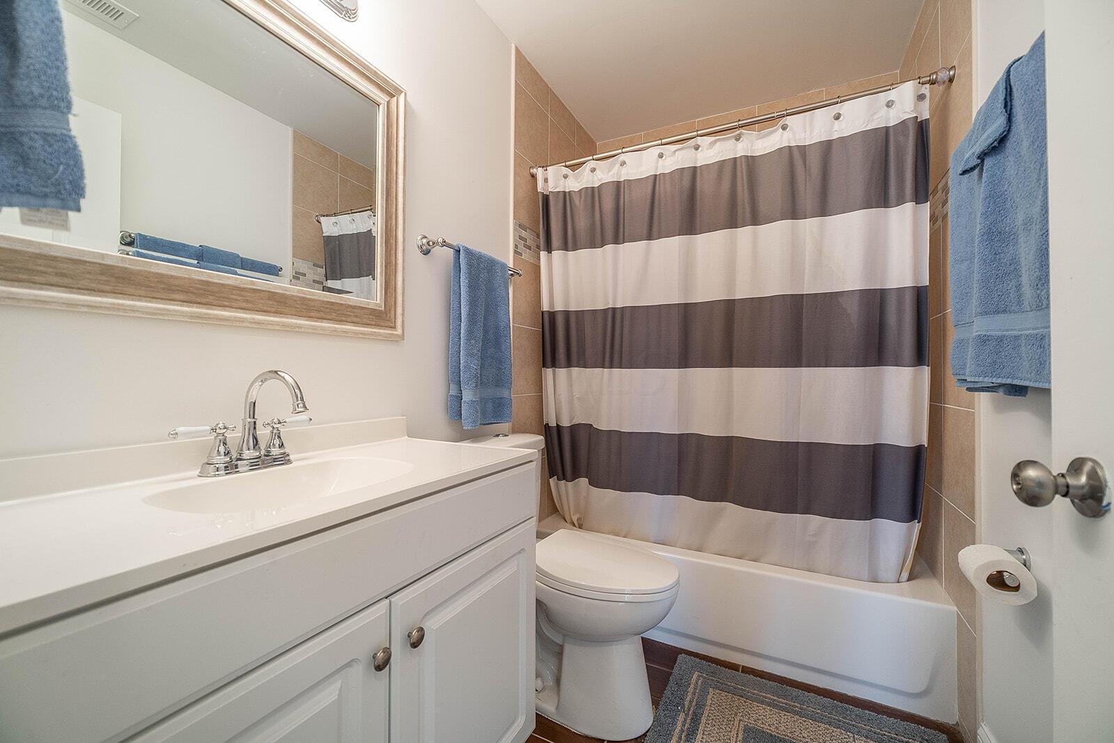 240 Chapelfield Road Columbus, OH 43230 - Photo 23 of 45 Full Bath, Hallway