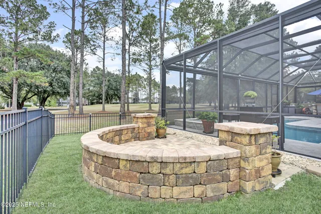 a view of a house with backyard