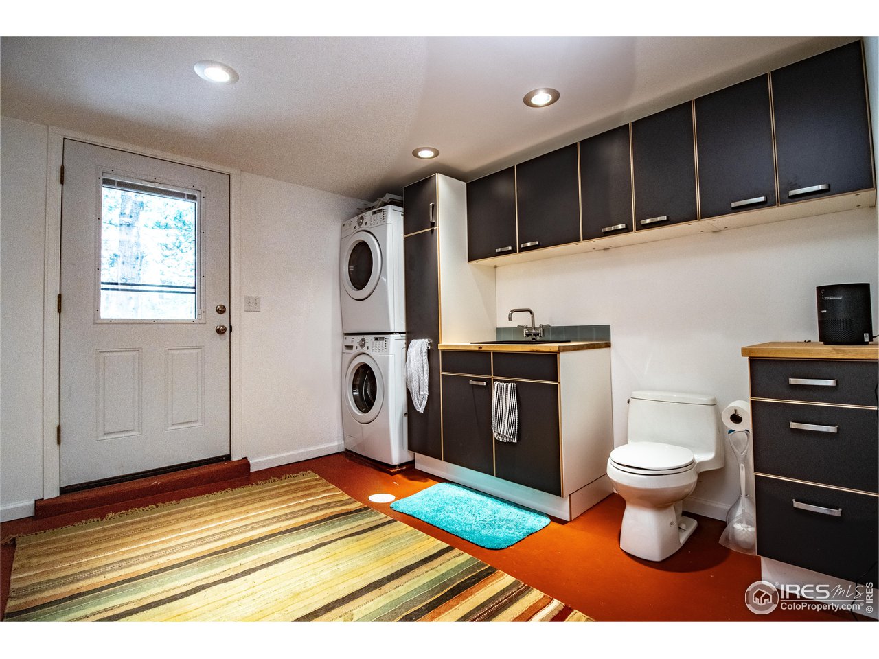 418 Ridge Road Ward, CO 80481 - Photo 30 of 36 a bathroom with a sink toilet and shower