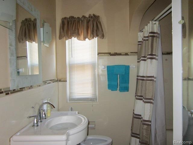 5801 Devonshire Road Detroit, MI 48224 - Photo 9 of 21 D BATH.jpg