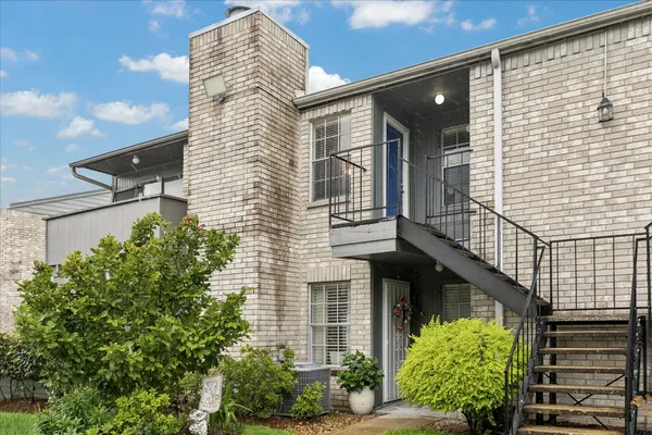 $105,000 | 9700 Leawood Boulevard, Unit 702, Houston, TX 77099