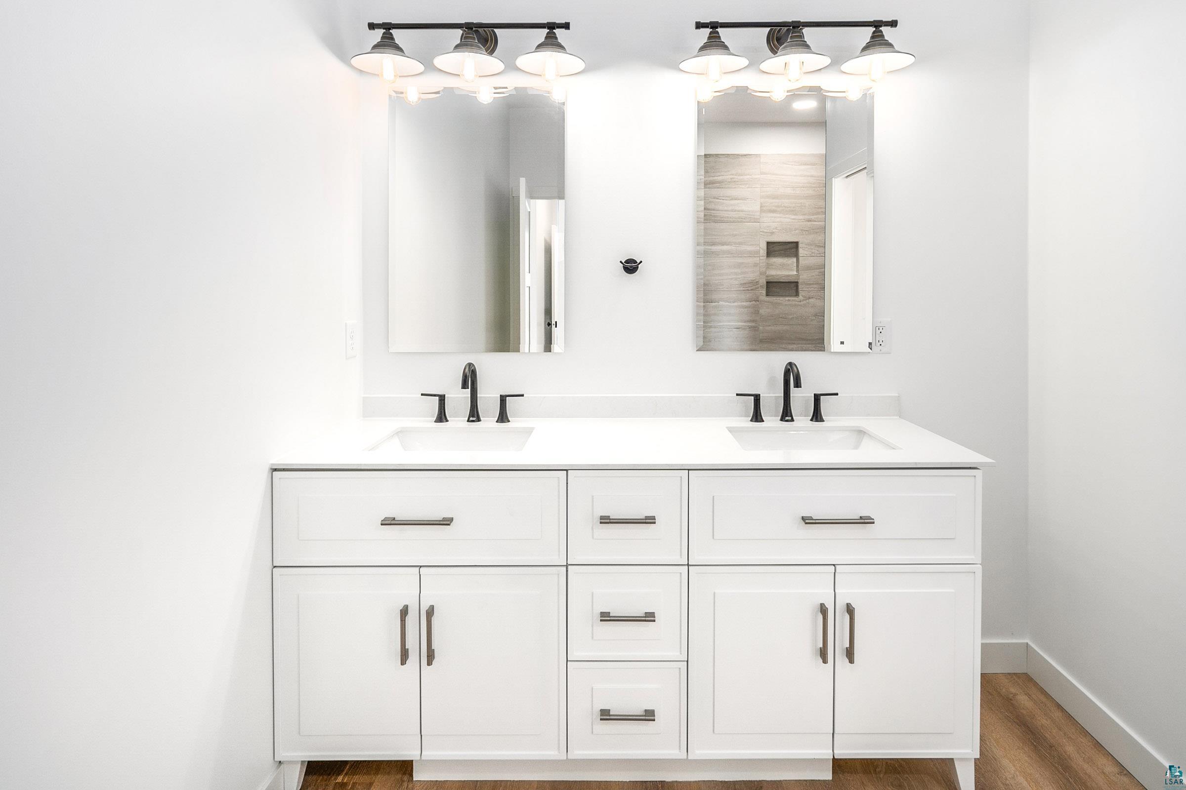 2465 Lismore Road Duluth, MN 55804 - Photo 22 of 49 Master Bath