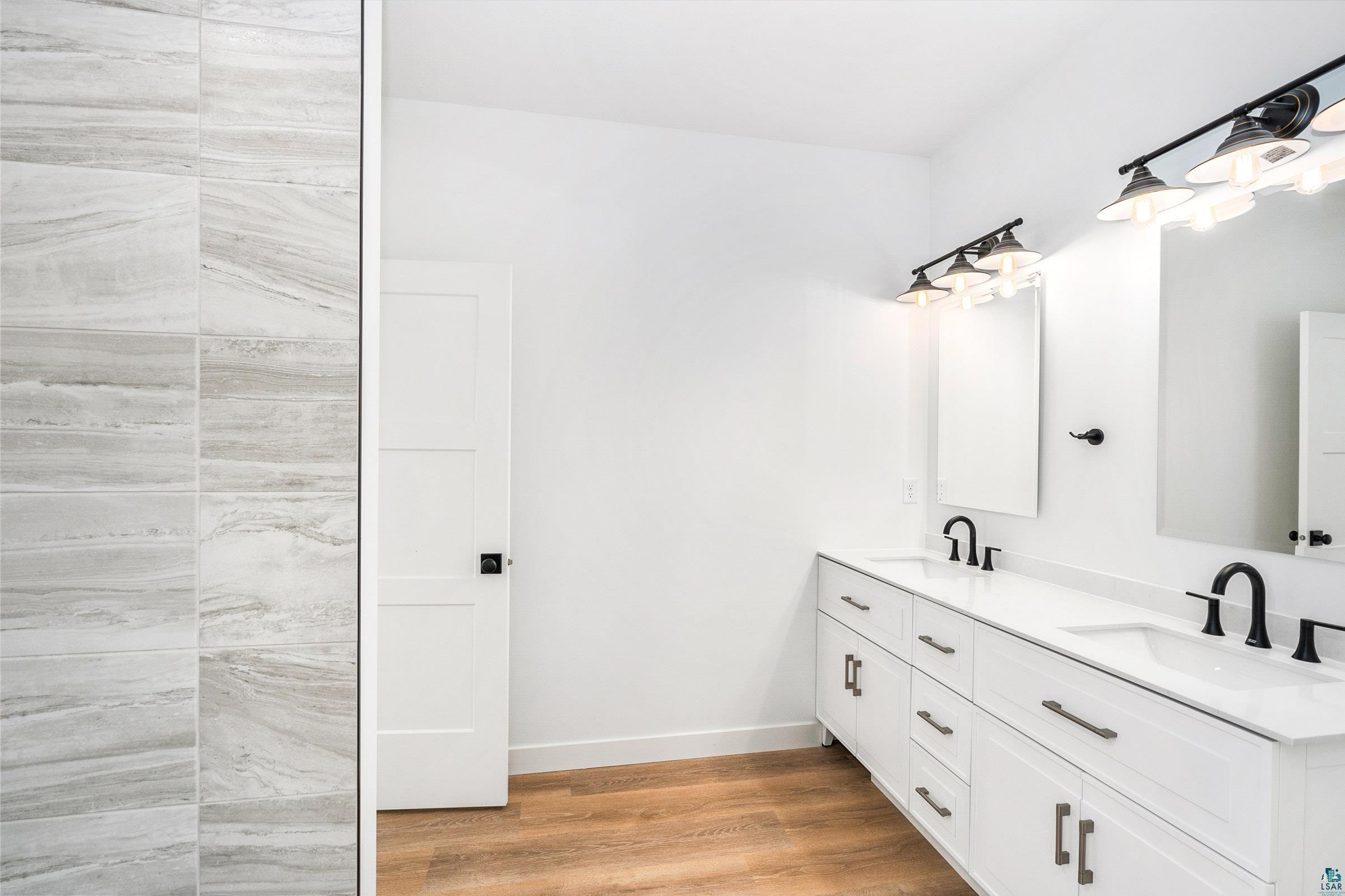 2465 Lismore Road Duluth, MN 55804 - Photo 23 of 49 Master Bath