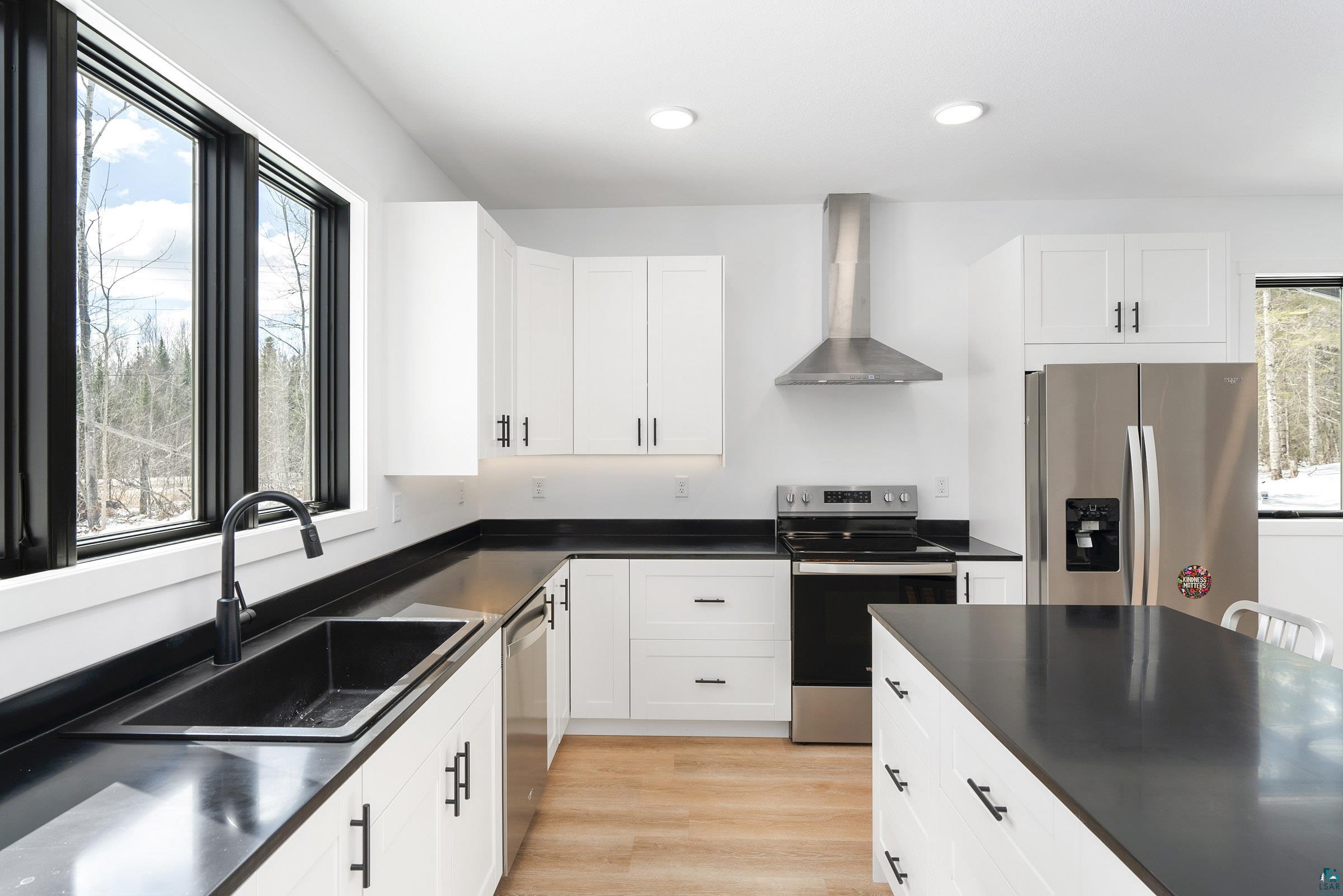 2465 Lismore Road Duluth, MN 55804 - Photo 9 of 49 Corian Counters