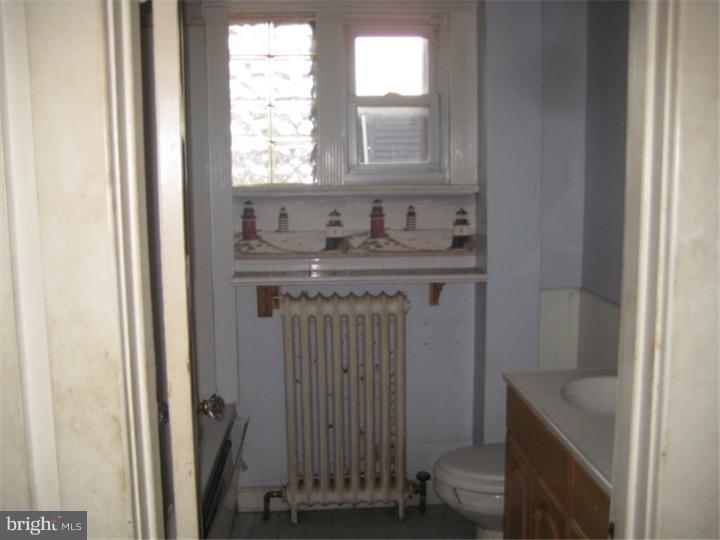 142 Ashby Road Upper Darby, PA 19082 - Photo 3 of 13