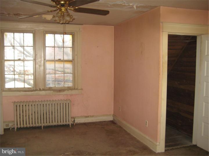 142 Ashby Road Upper Darby, PA 19082 - Photo 4 of 13