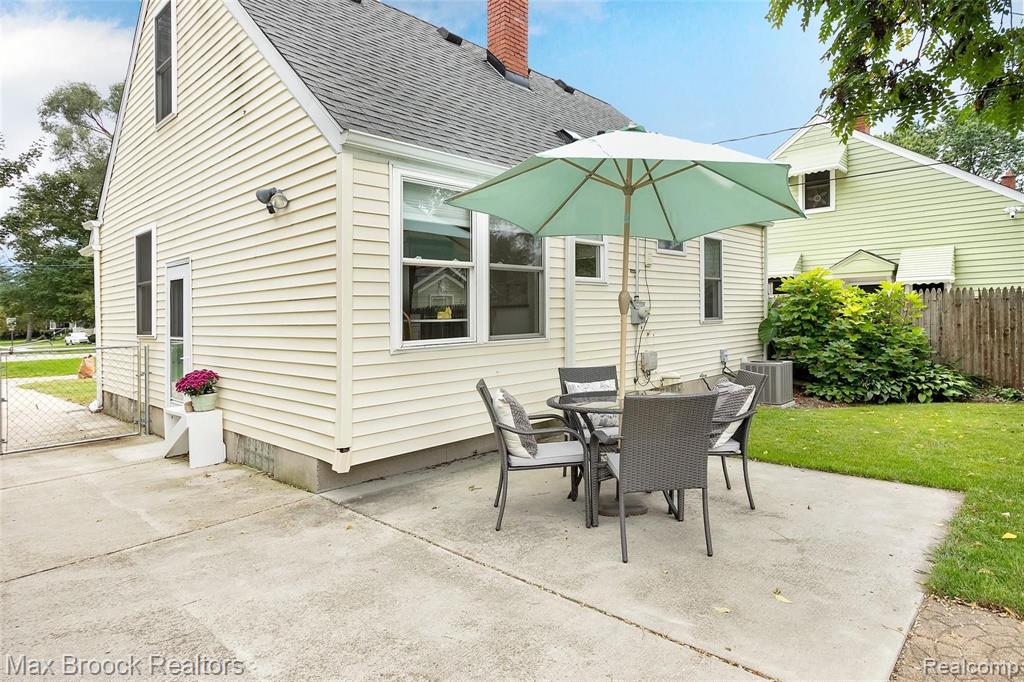 2817 Rochester Road Royal Oak, MI 48073 - Photo 12 of 13