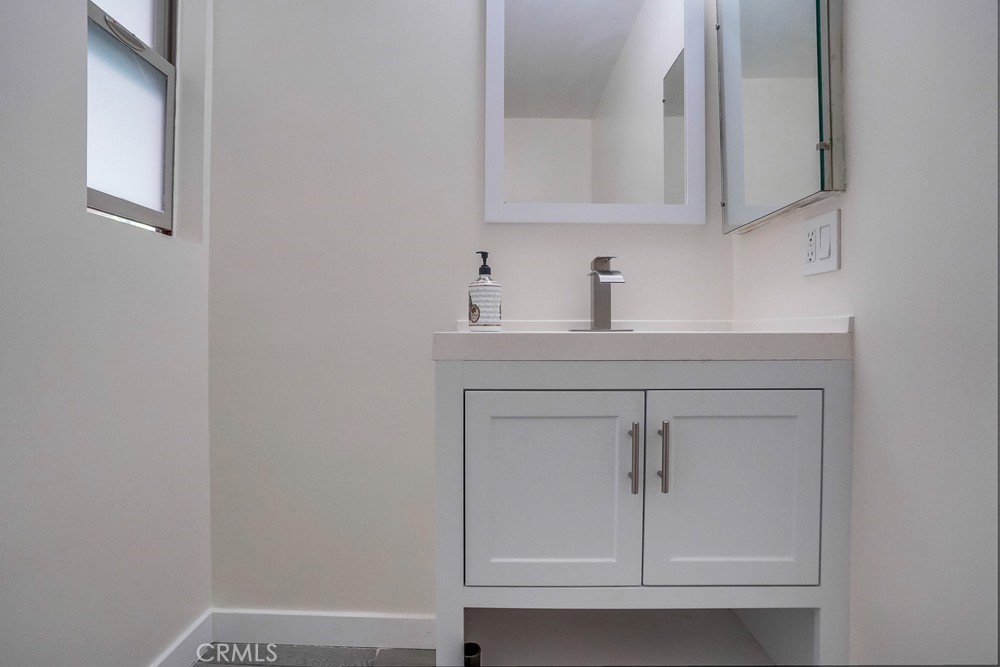 20643 Romar Street Chatsworth, CA 91311 - Photo 11 of 27