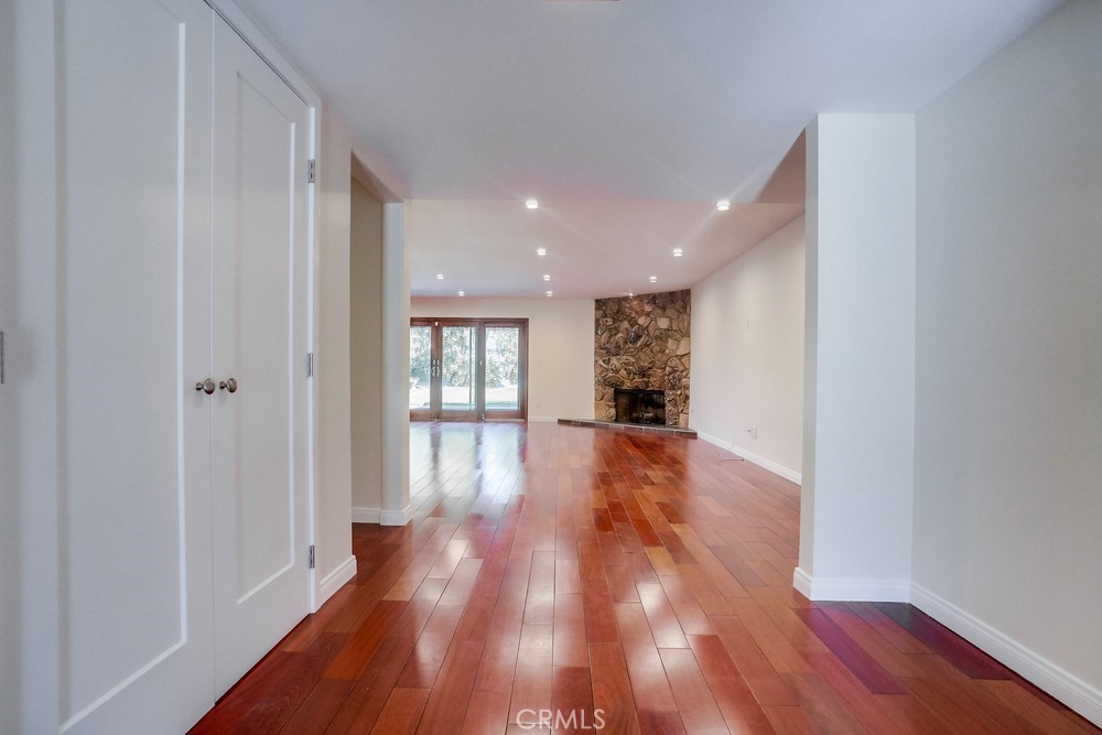 20643 Romar Street Chatsworth, CA 91311 - Photo 3 of 27