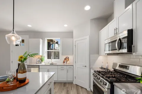 $989,000 | 9836 6th Avenue Southwest, Seattle, WA 98106