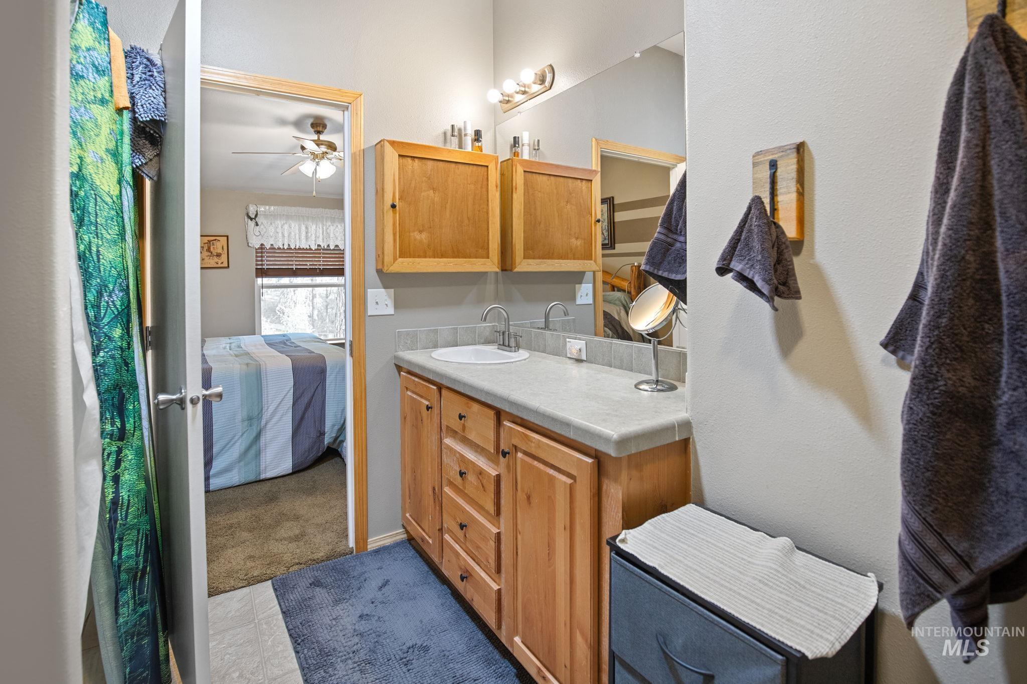 10 Cricket Road Garden Valley, ID 83622 - Photo 39 of 50 Ensuite bathroom with vanity and ceiling fan