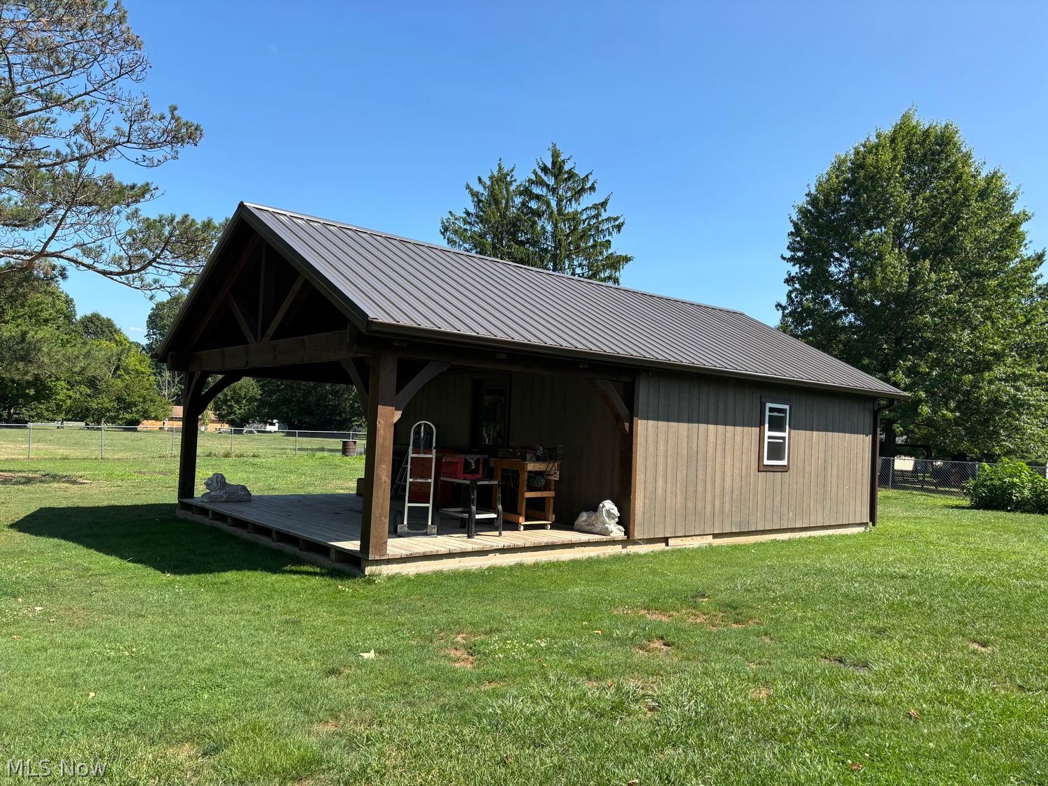 11861 Summers Road Chesterland, OH 44026 - Photo 2 of 30 Newer 20 x 20 outbuilding with metal roof, porch and garage door