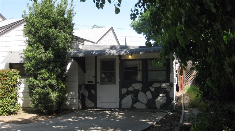 542 South Reed Avenue Reedley, CA 93654 - Photo 3 of 10