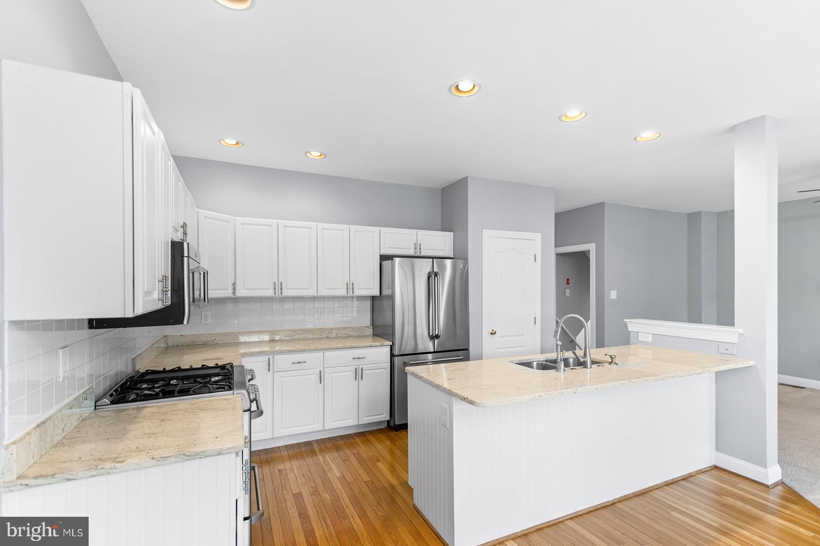 145 Ridgeview Circle Berwyn, PA 19312 - Photo 15 of 38 Kitchen