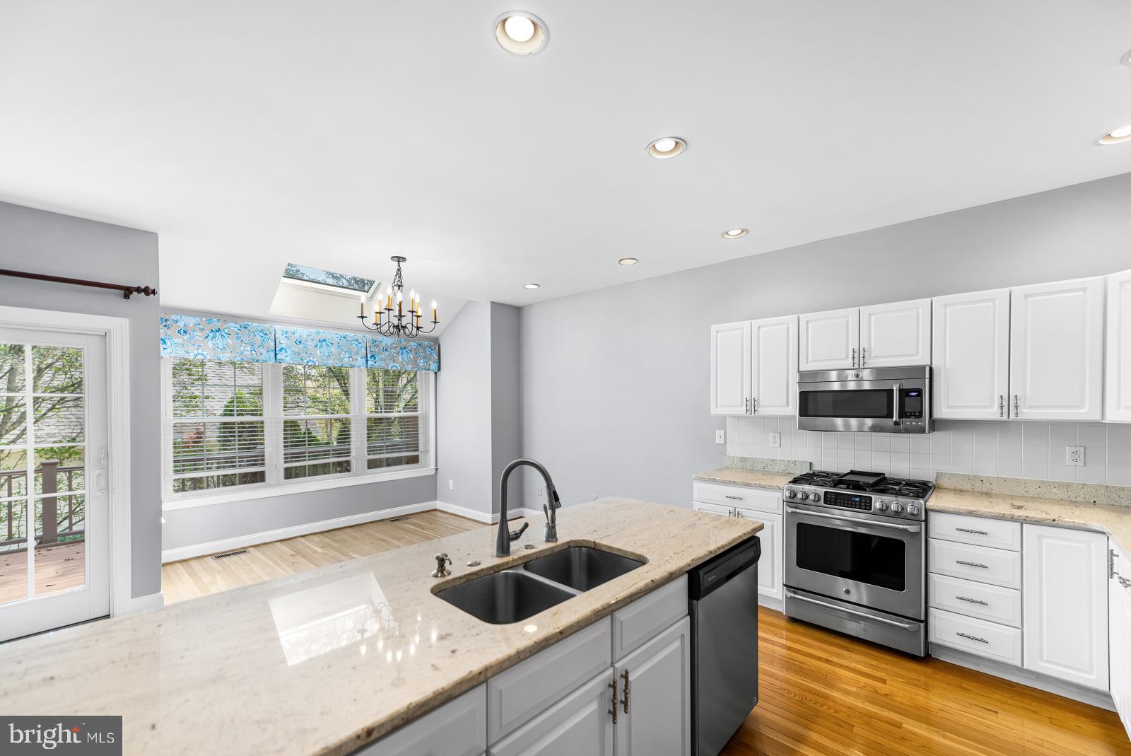 145 Ridgeview Circle Berwyn, PA 19312 - Photo 17 of 38 Kitchen Peninsula