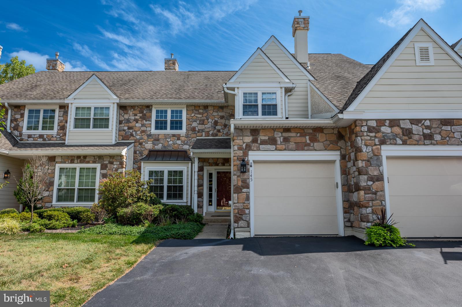 145 Ridgeview Circle Berwyn, PA 19312 - Photo 2 of 38 One car garage