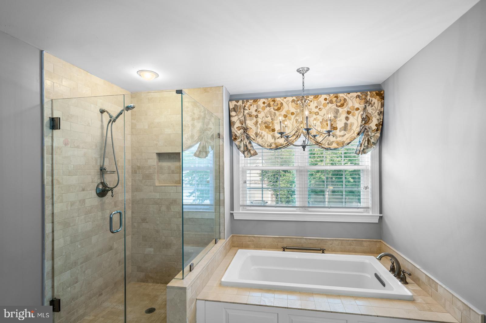 145 Ridgeview Circle Berwyn, PA 19312 - Photo 29 of 38 Primary bathroom with soaking tub
