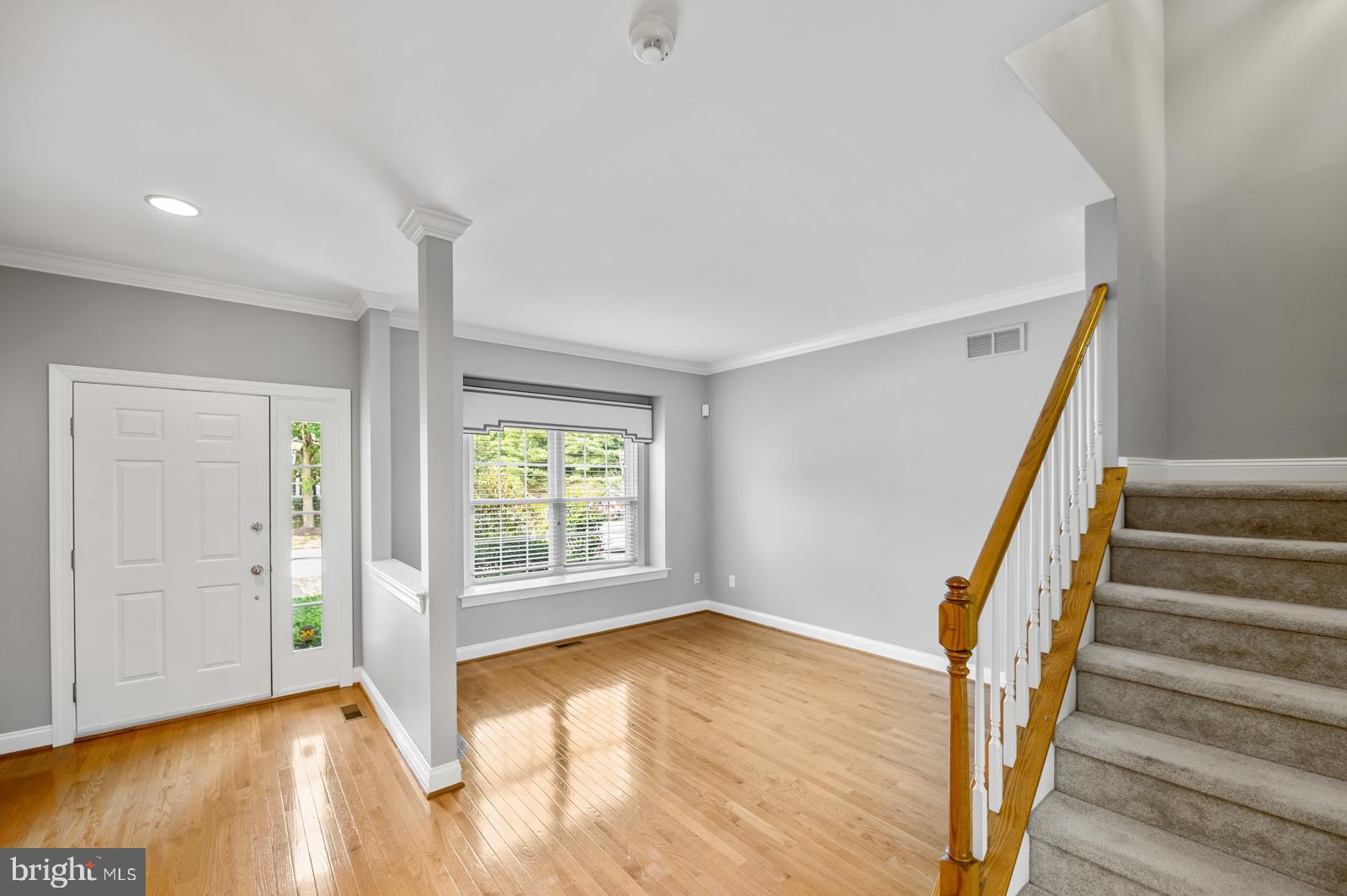 145 Ridgeview Circle Berwyn, PA 19312 - Photo 8 of 38 Front foyer