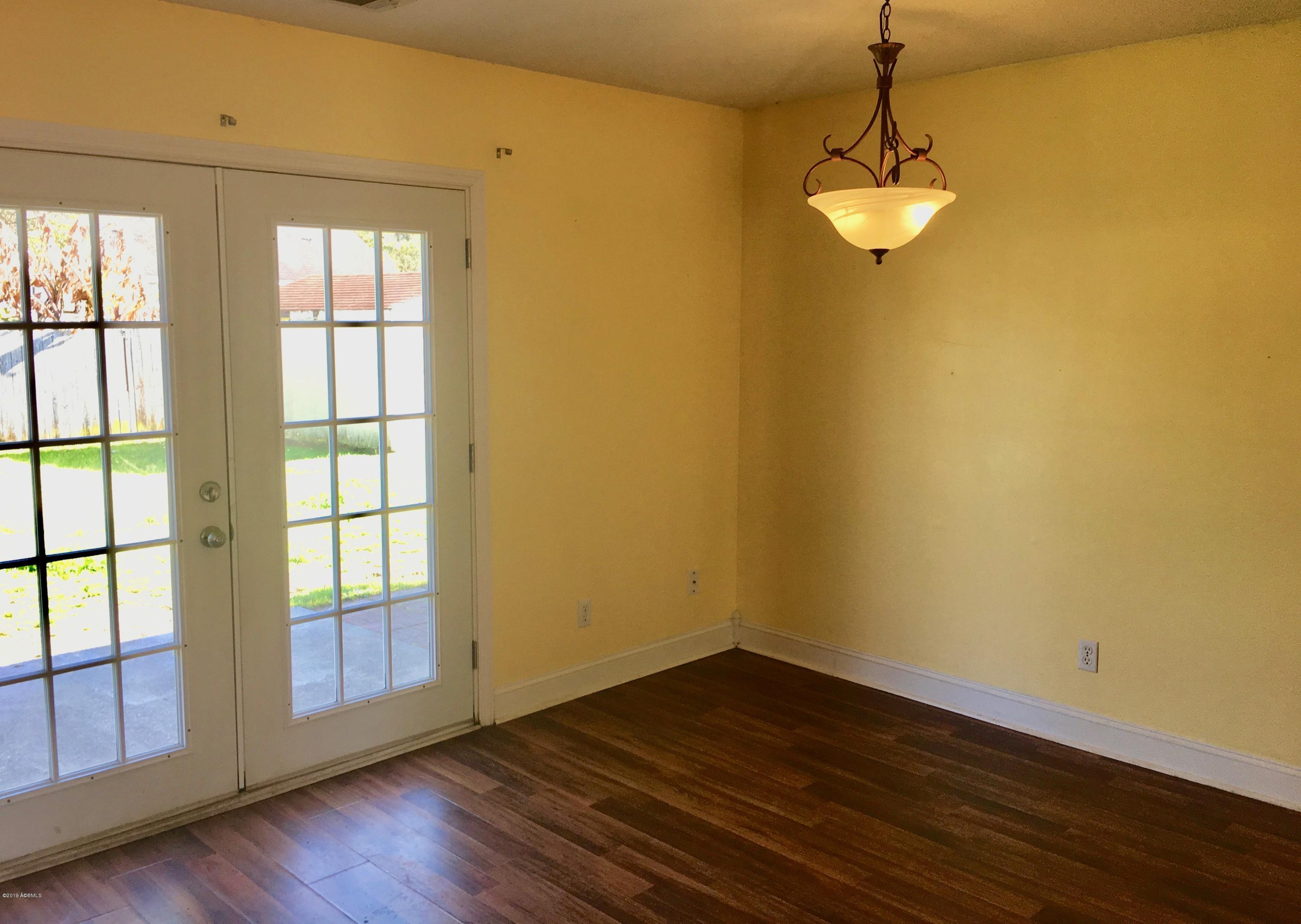 18 Blacksmith Circle Beaufort, SC 29906 - Photo 3 of 8 Dining