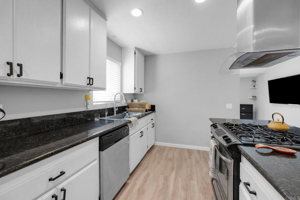 10166 Trocha De Penni Lakeside, CA 92040 - Photo 9 of 33