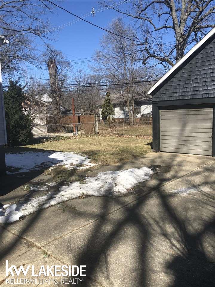 21 Sylvan Avenue Pleasant Ridge, MI 48069 - Photo 3 of 16 Garage/Yard