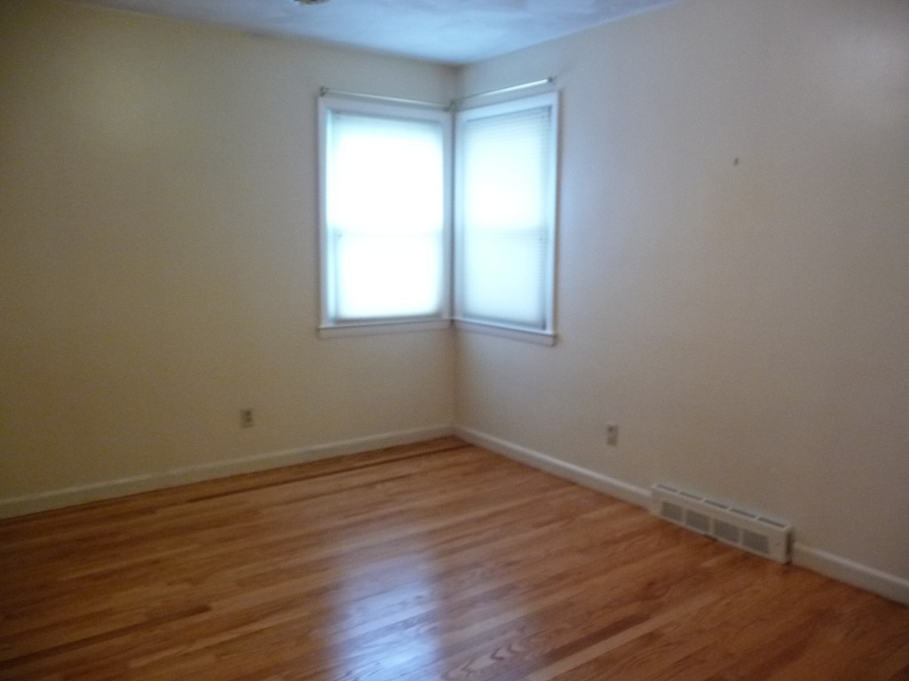 57 Bremen Street Springfield, MA 01108 - Photo 4 of 16 Gallery Image 4