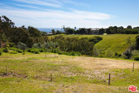 $2,245,000 | 5936 Busch Drive, Malibu, CA 90265