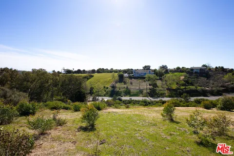 $2,245,000 | 5936 Busch Drive, Malibu, CA 90265