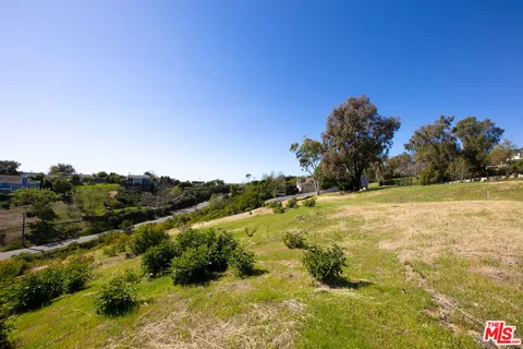 $2,245,000 | 5936 Busch Drive, Malibu, CA 90265