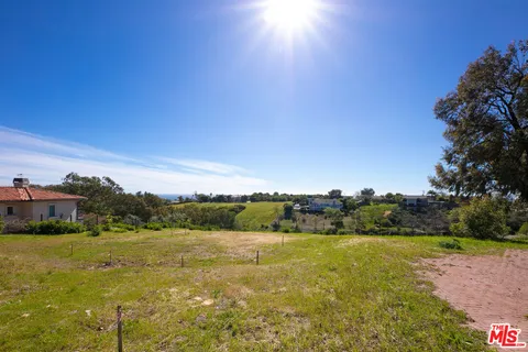 $2,245,000 | 5936 Busch Drive, Malibu, CA 90265